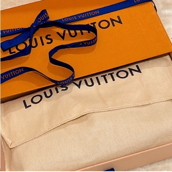 100% Authentic Louis Vuitton Pochette - Picture 10 of 13